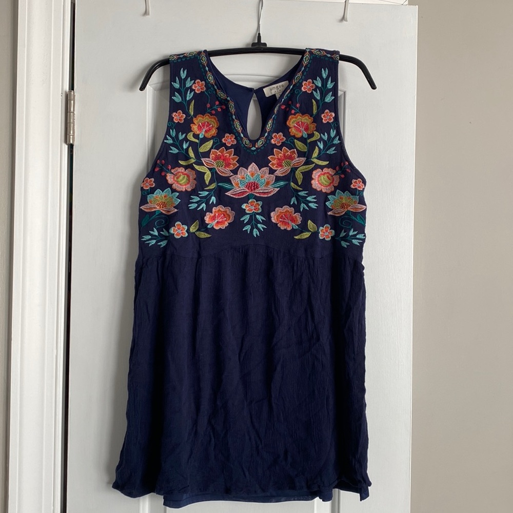 Umgee navy dress with floral detail. Size small. Like new condition.